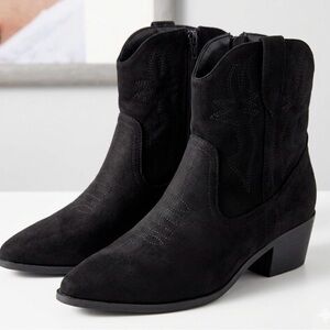 New Olivia & Kate New York Black Suede-Style Western Ankle Boots - Size 7.5